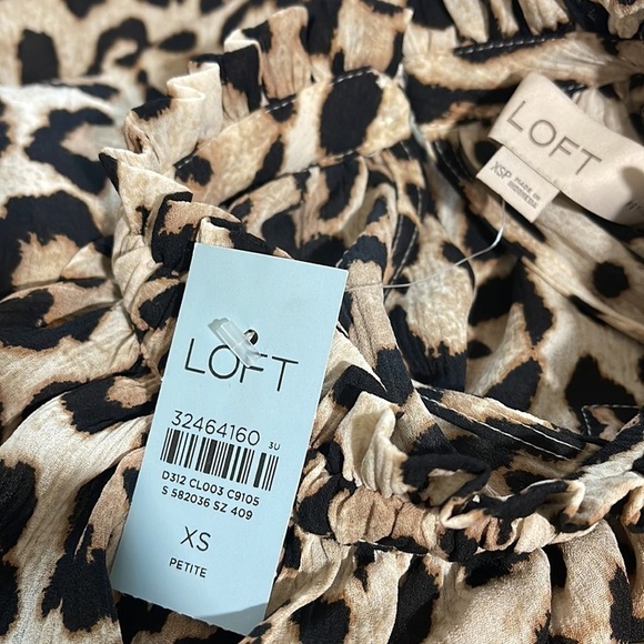 Loft Leopard Print Bell Cuff Blouse Sz. XS Petite - Picture 10 of 11